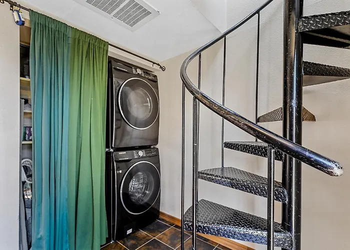 Delightful 1 Bdrm Country Club Retreat With Mt Elden Views!